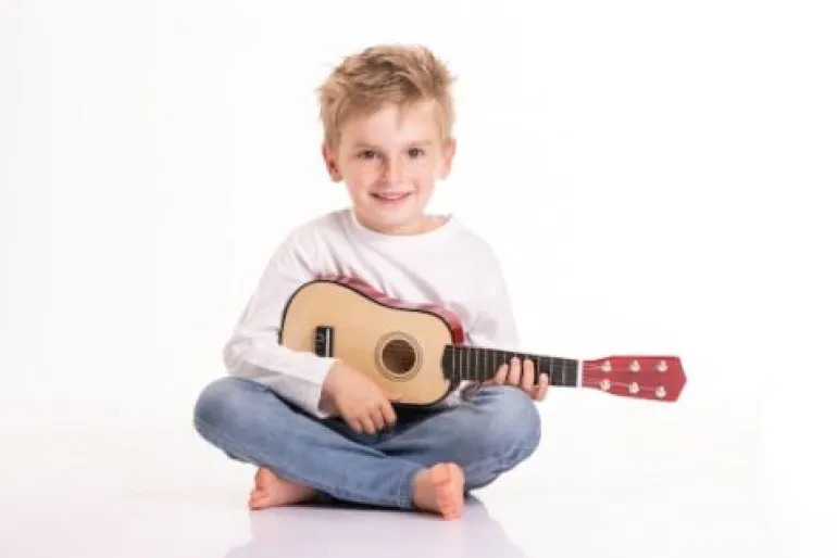 Boogie Bee Holzgitarre mit 6 Saiten, 55 cm | Teddy Toys Kinderwelt