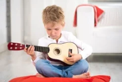 Boogie Bee Holzgitarre mit 6 Saiten, 55 cm | Teddy Toys Kinderwelt