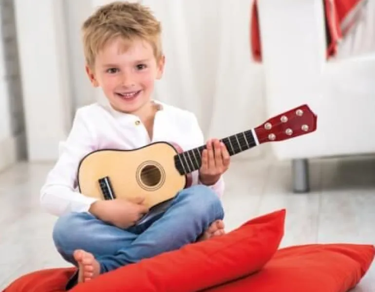 Boogie Bee Holzgitarre mit 6 Saiten, 55 cm | Teddy Toys Kinderwelt