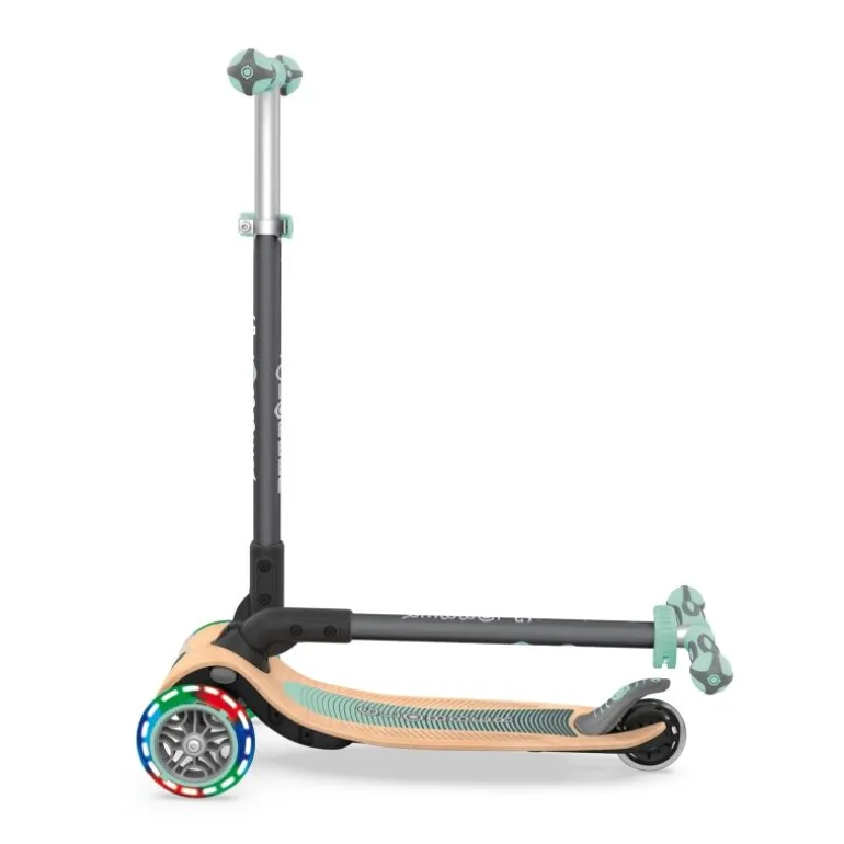 GLOBBER PRIMO FOLDABLE, Holzdeck pastell-grün mit Leuchtrolle | Teddy Toys Kinderwelt