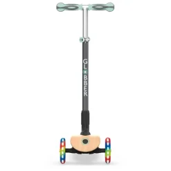 GLOBBER PRIMO FOLDABLE, Holzdeck pastell-grün mit Leuchtrolle | Teddy Toys Kinderwelt