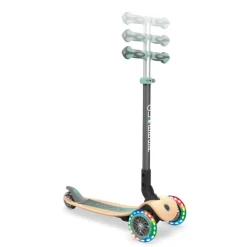 GLOBBER PRIMO FOLDABLE, Holzdeck pastell-grün mit Leuchtrolle | Teddy Toys Kinderwelt