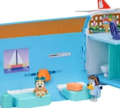 Moose Toys BLUEY HOLIDAY 3in1 Set Airplane, Boat Hotel | Teddy Toys Kinderwelt