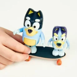 mooseToys BLUEY Figuren Doppelpack - SKATEBOARD (BLUEY & BANDIT) | Teddy Toys Kinderwelt