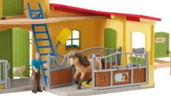 schleich® Farm World 42609 Ponybox mit Islandpferd Hengst | Teddy Toys Kinderwelt