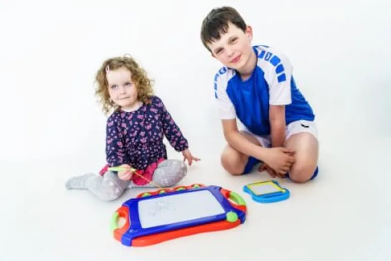 Vedes - Creathek Magnet Maltafel 2 in 1 mit 4 Stempeln | Teddy Toys Kinderwelt